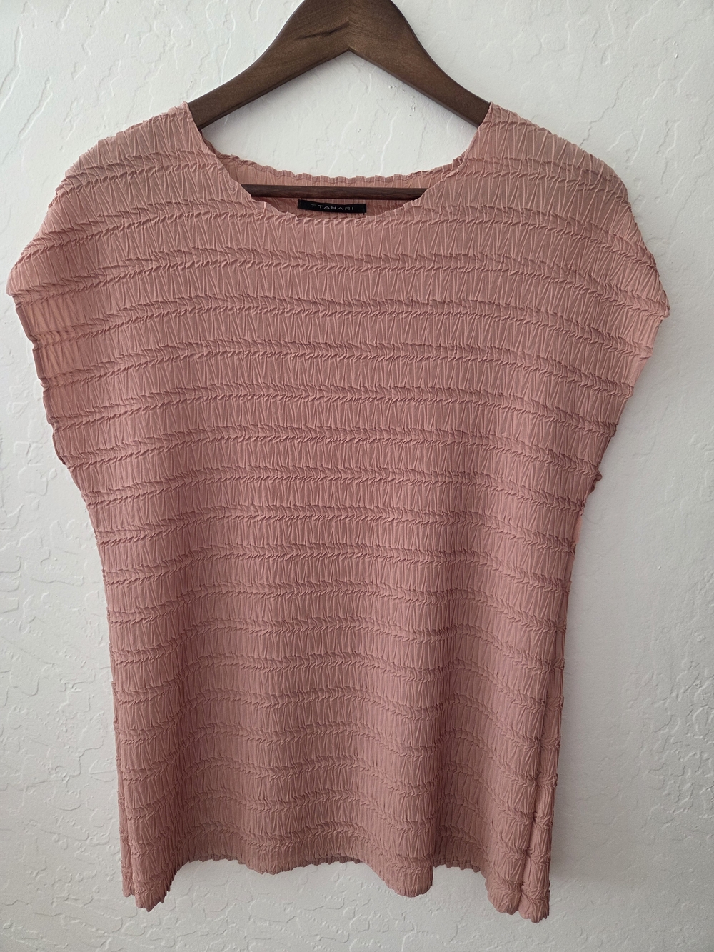 T Tahari Textured Blush Pink Short Sleeve Top